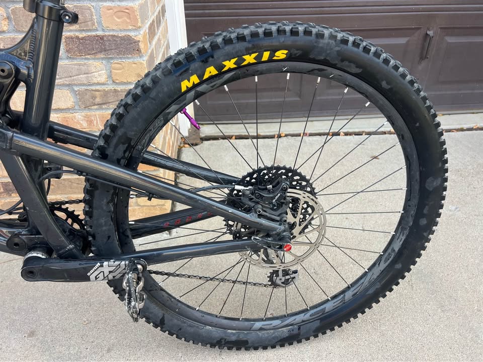 Santa Cruz Full Suspension MTN Bike 27.5 L