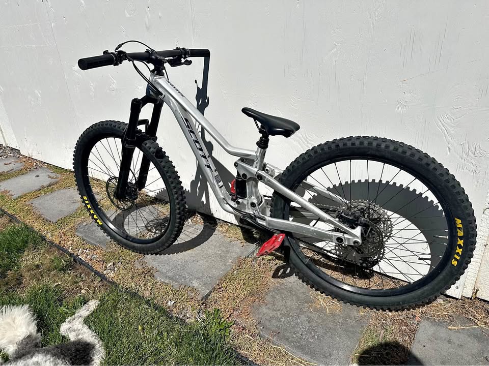 2022 Scott Ransom 600 26” Full Suspension Mountain Bike