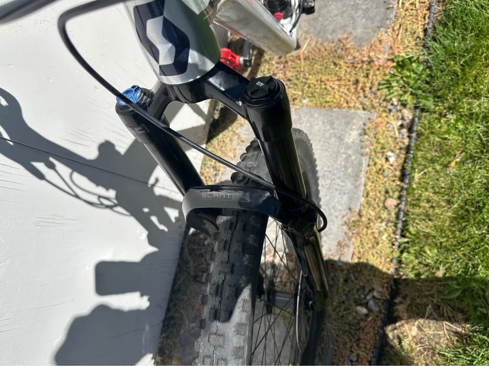 2022 Scott Ransom 600 26” Full Suspension Mountain Bike