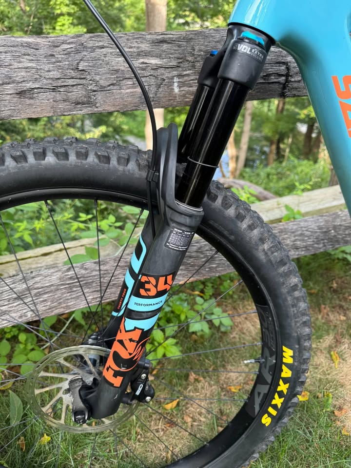 2022 Santa Cruz Tallboy C, S build size medium